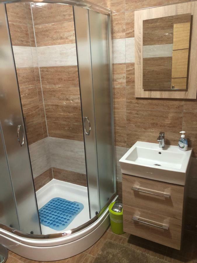 Apartment & Rooms Thomas 科雷尼察 外观 照片